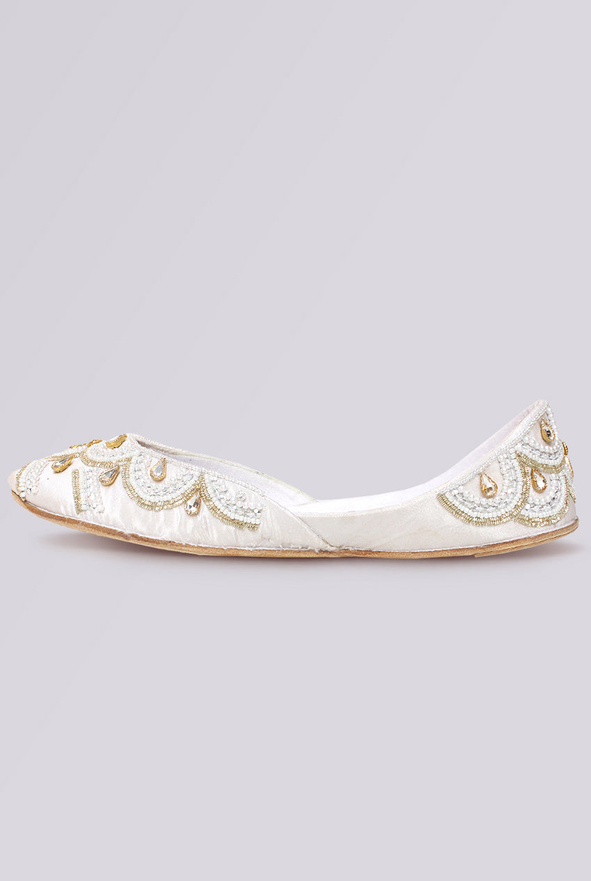 Zuhnoir Handcrafted Off White Khussa