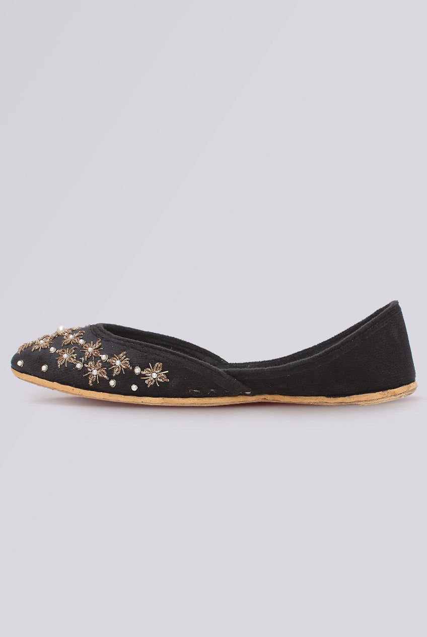 Stella Pearl Embellished Punjabi Jutti