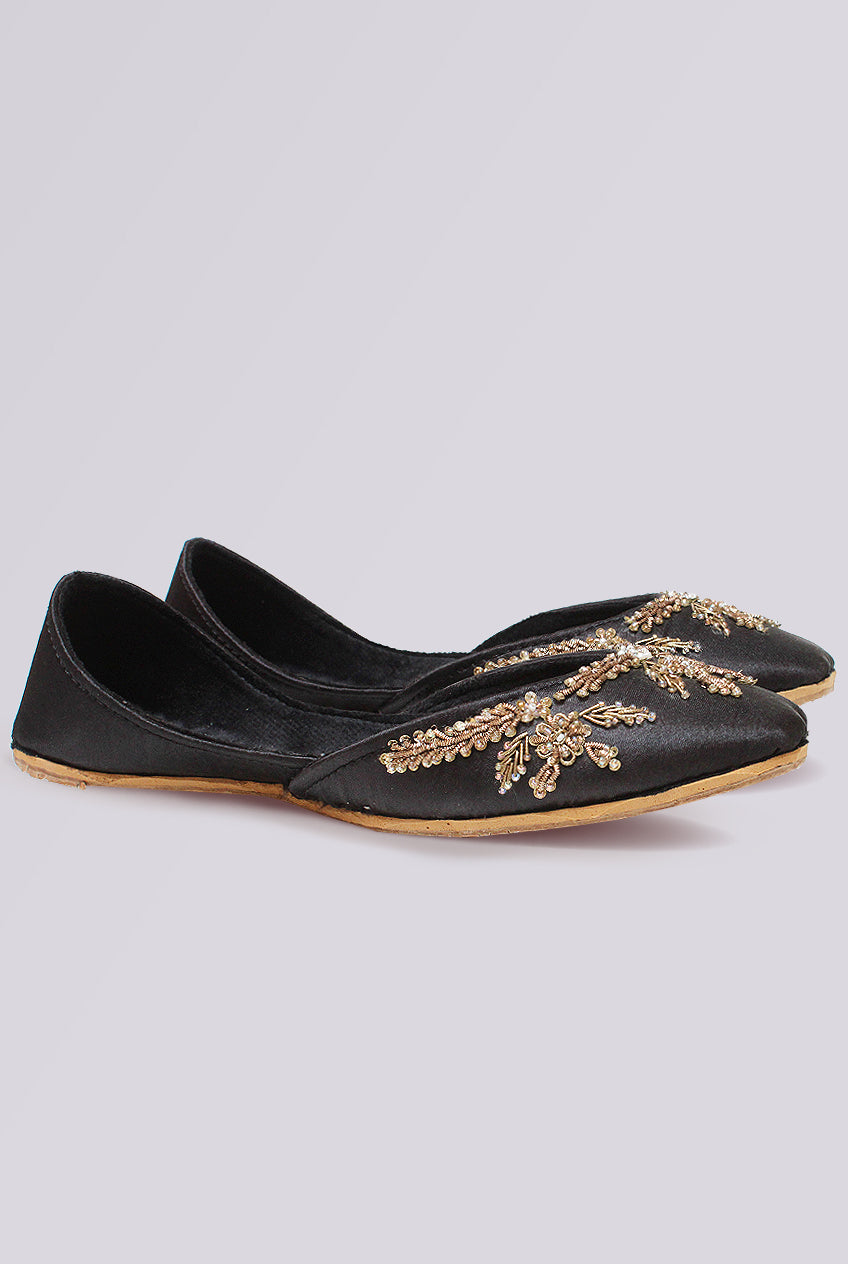 Noir Fleur Embellished Khussa