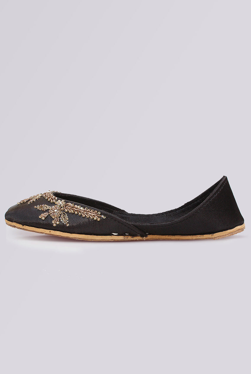 Noir Fleur Embellished Khussa