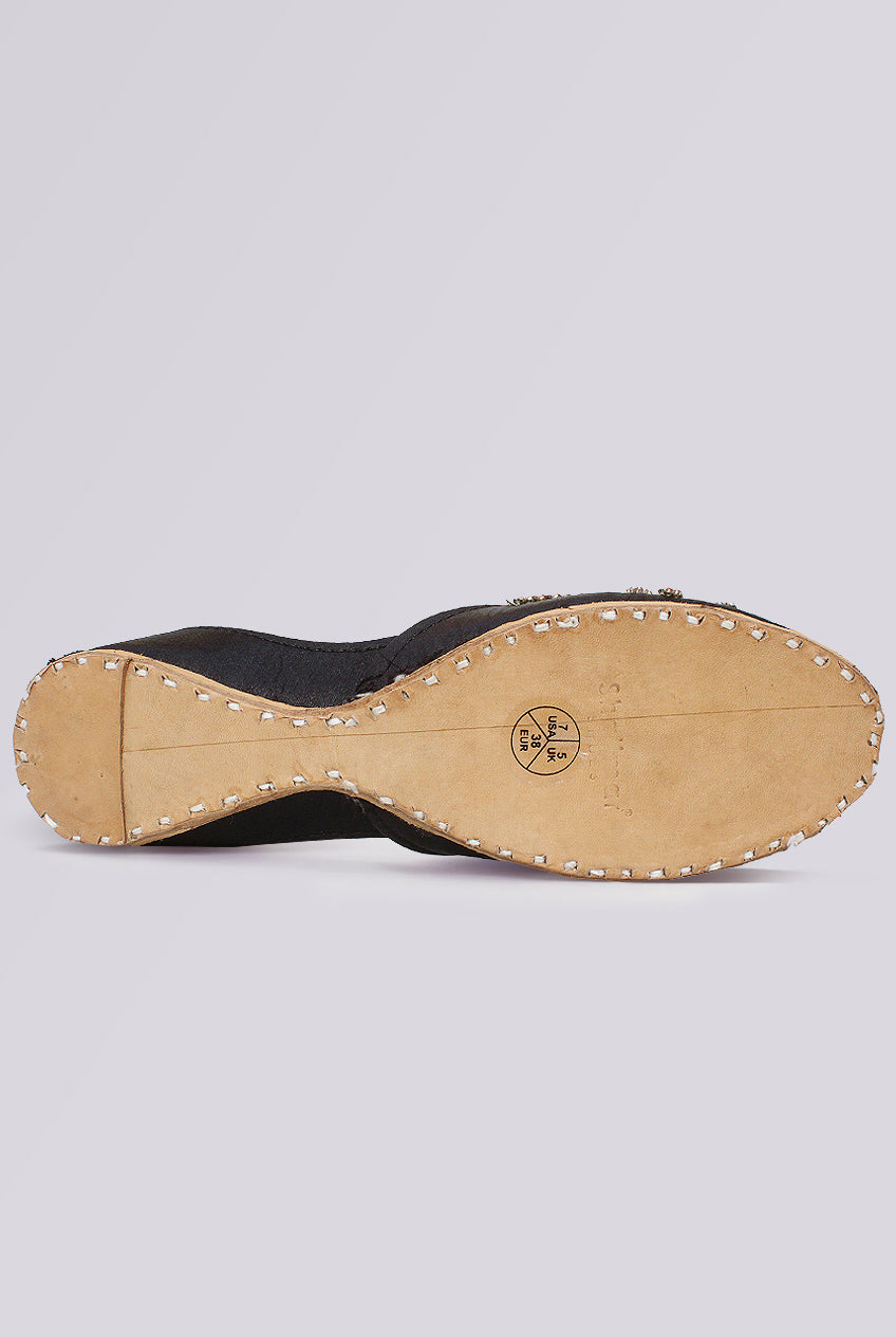 Noir Fleur Embellished Khussa