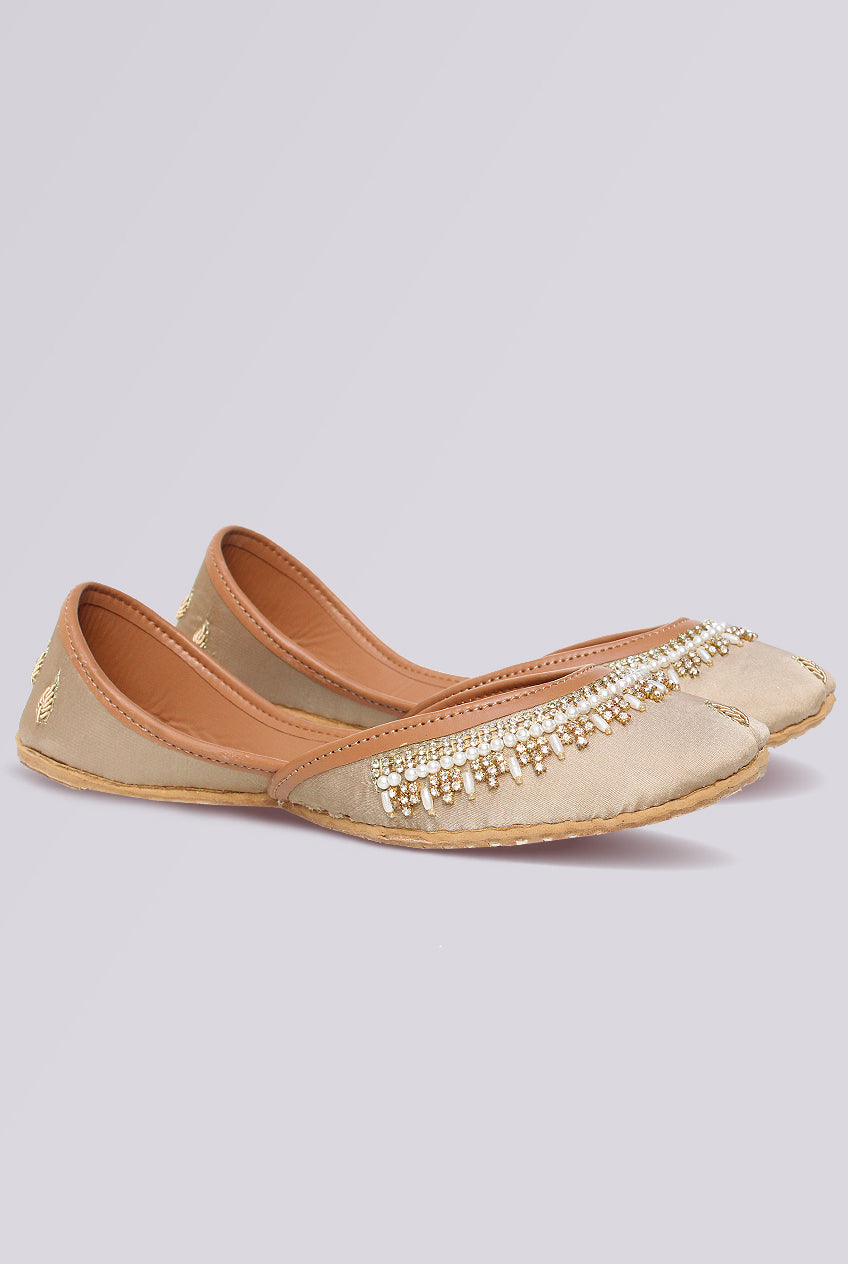 Lunara Beige Pearl Embellished Khussa