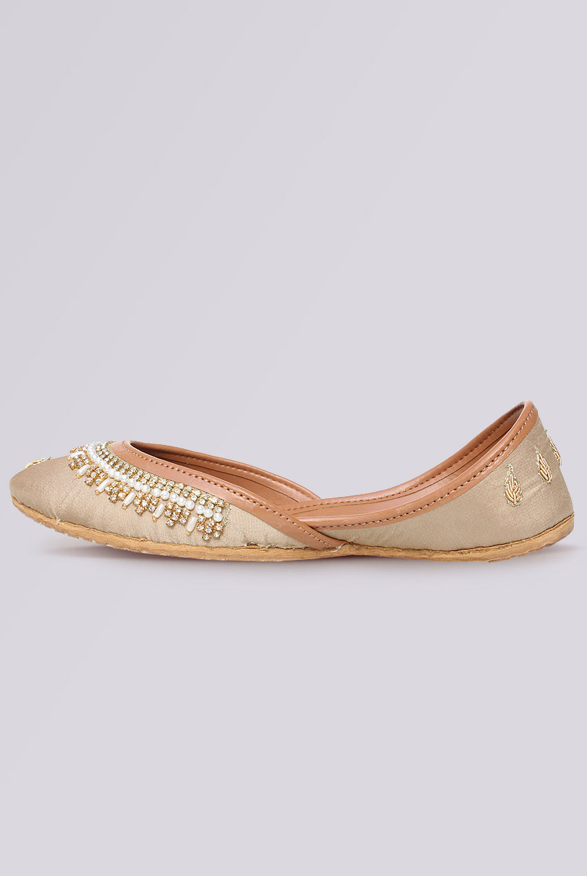 Lunara Beige Pearl Embellished Khussa