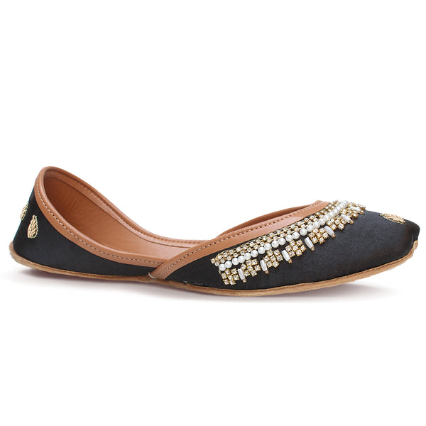 Lunara Beige Pearl Embellished Khussa