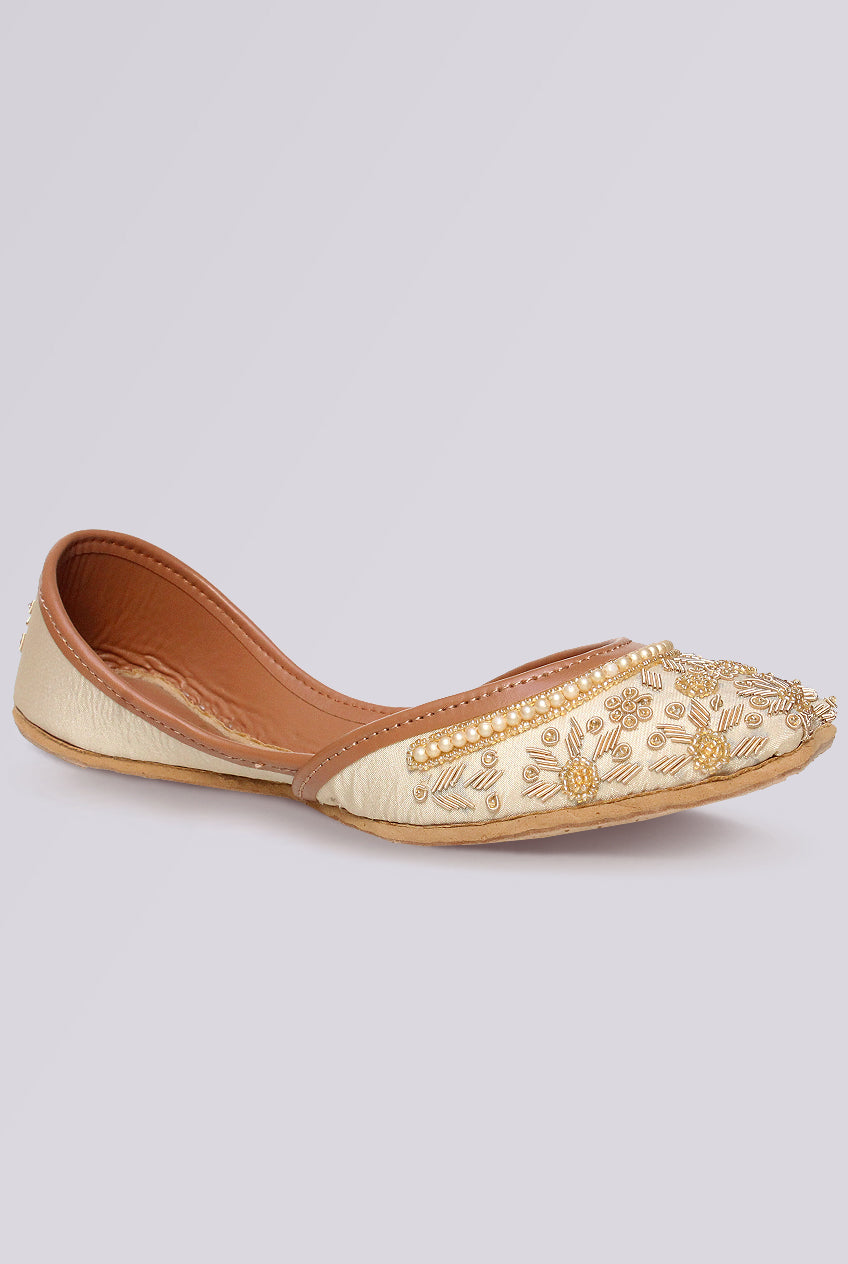 Ivoria Floral Embroidered Khussa