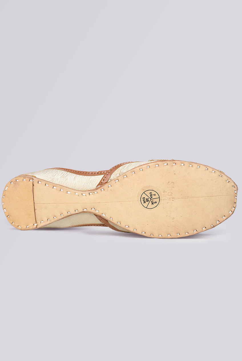 Ivoria Floral Embroidered Khussa