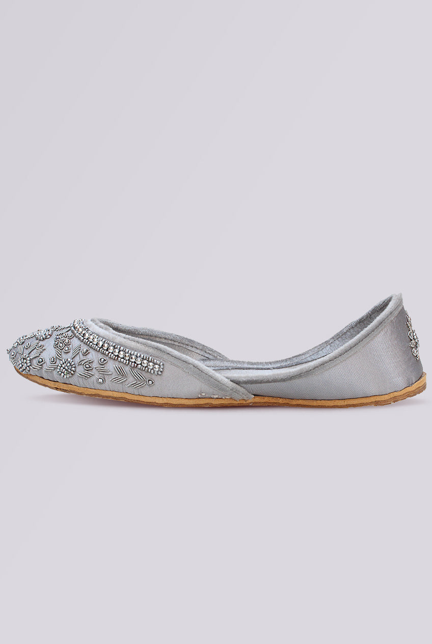 Ivoria Floral Embroidered Khussa