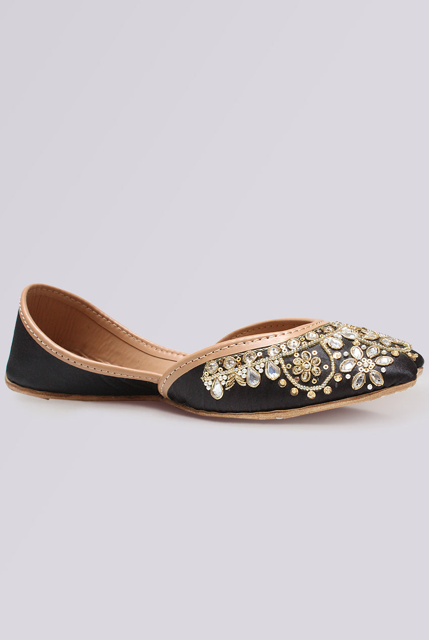 Elysia Pearl Floral Embroidered Khussa