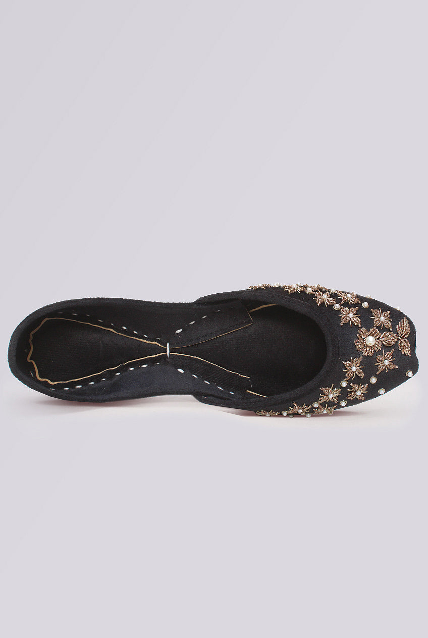 Stella Pearl Embellished Punjabi Jutti