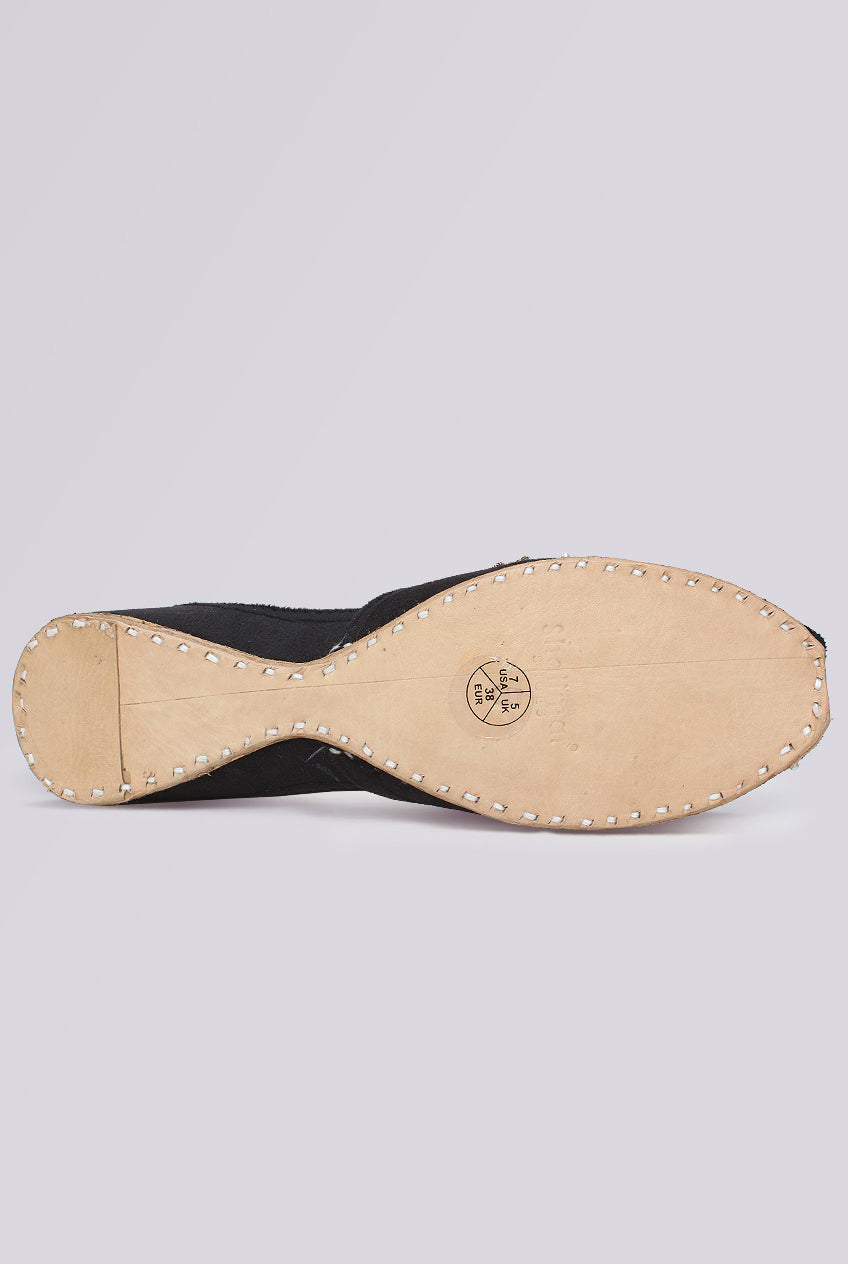 Stella Pearl Embellished Punjabi Jutti