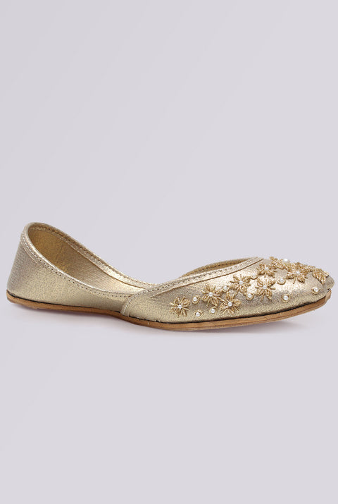 Stella Pearl Embellished Punjabi Jutti