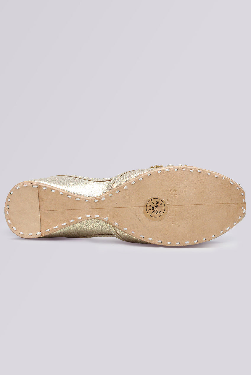 Stella Pearl Embellished Punjabi Jutti
