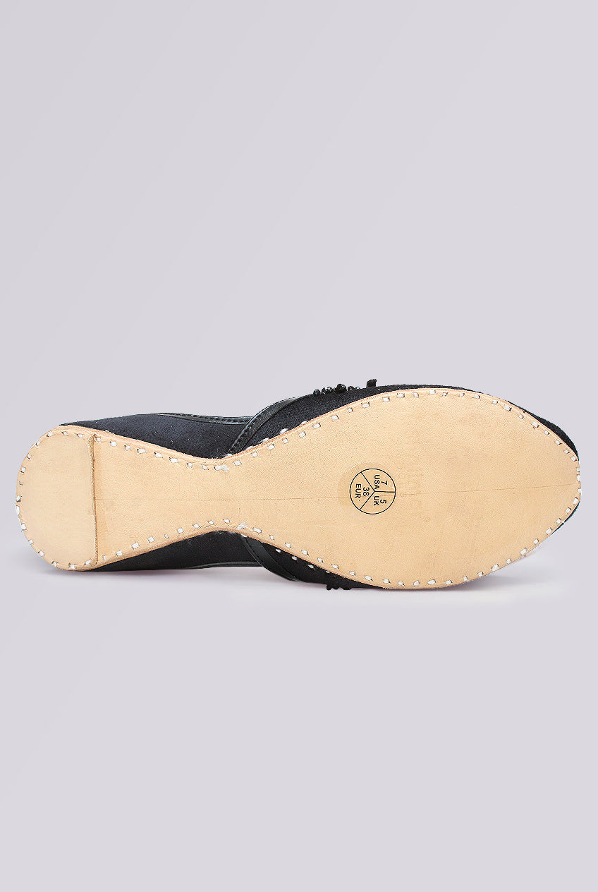 Midnight Eclipse Beaded Punjabi Jutti