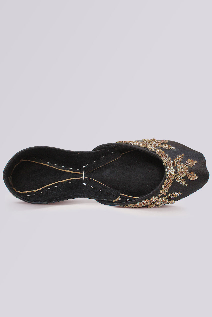 Noir Fleur Embellished Khussa