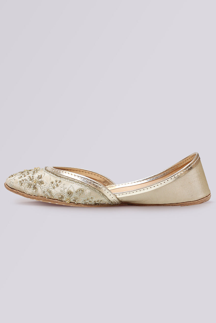 Elysia Pearl Floral Embroidered Khussa