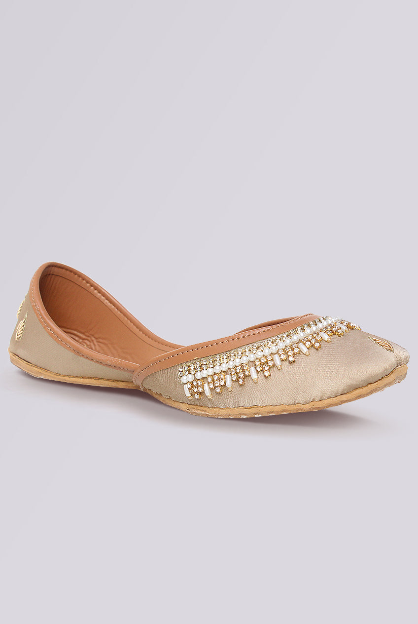 Lunara Beige Pearl Embellished Khussa