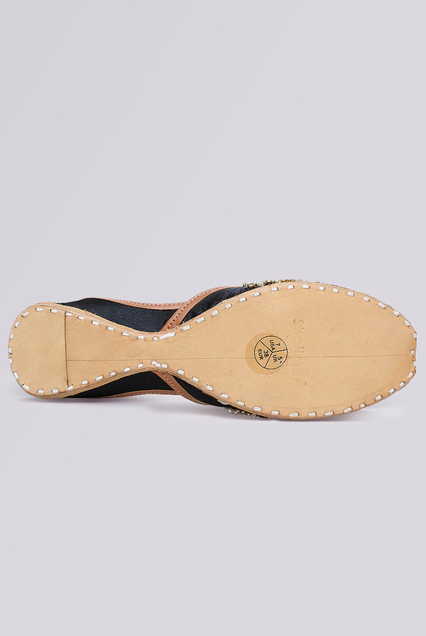 Lunara Beige Pearl Embellished Khussa
