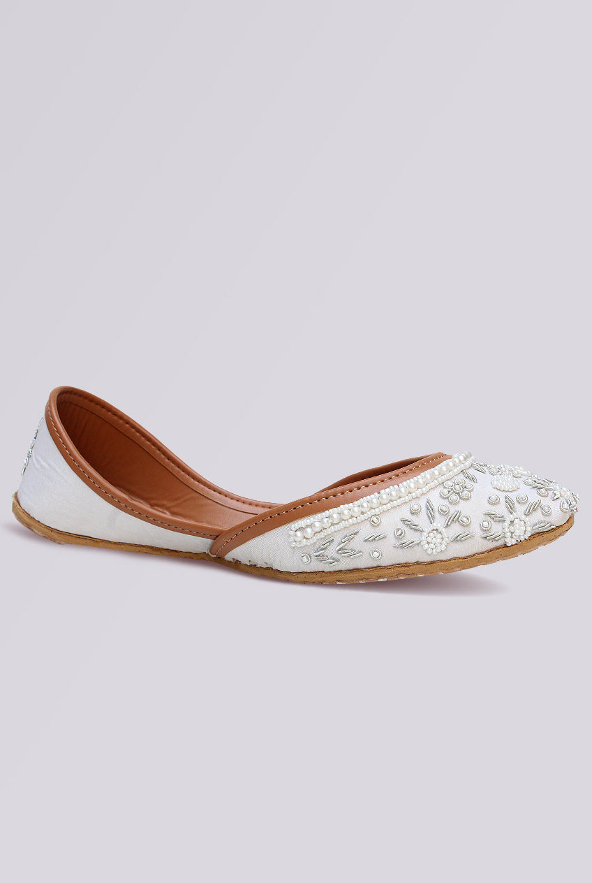 Ivoria Floral Embroidered Khussa
