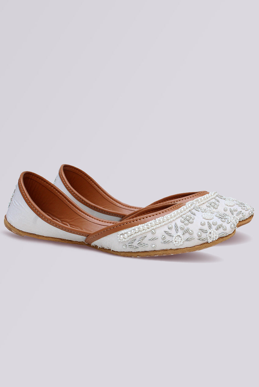 Ivoria Floral Embroidered Khussa