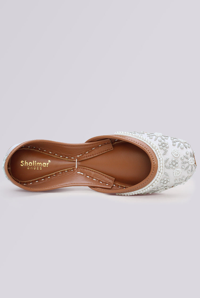 Ivoria Floral Embroidered Khussa