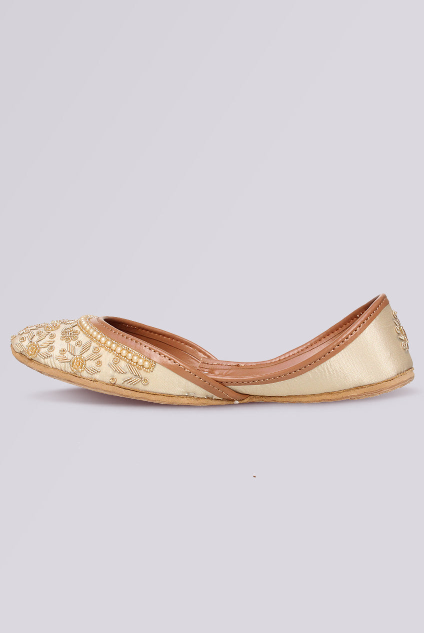 Ivoria Floral Embroidered Khussa