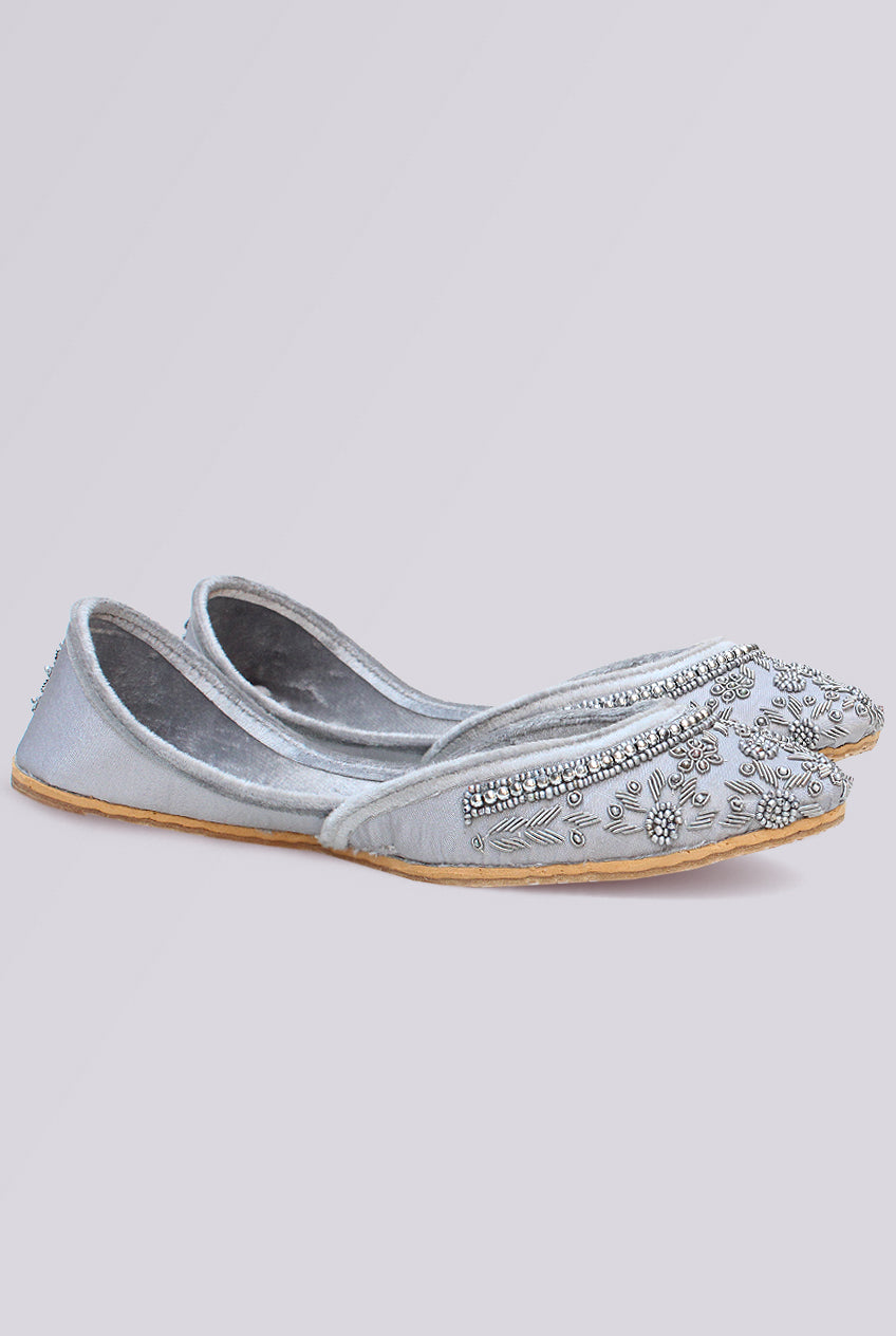 Ivoria Floral Embroidered Khussa