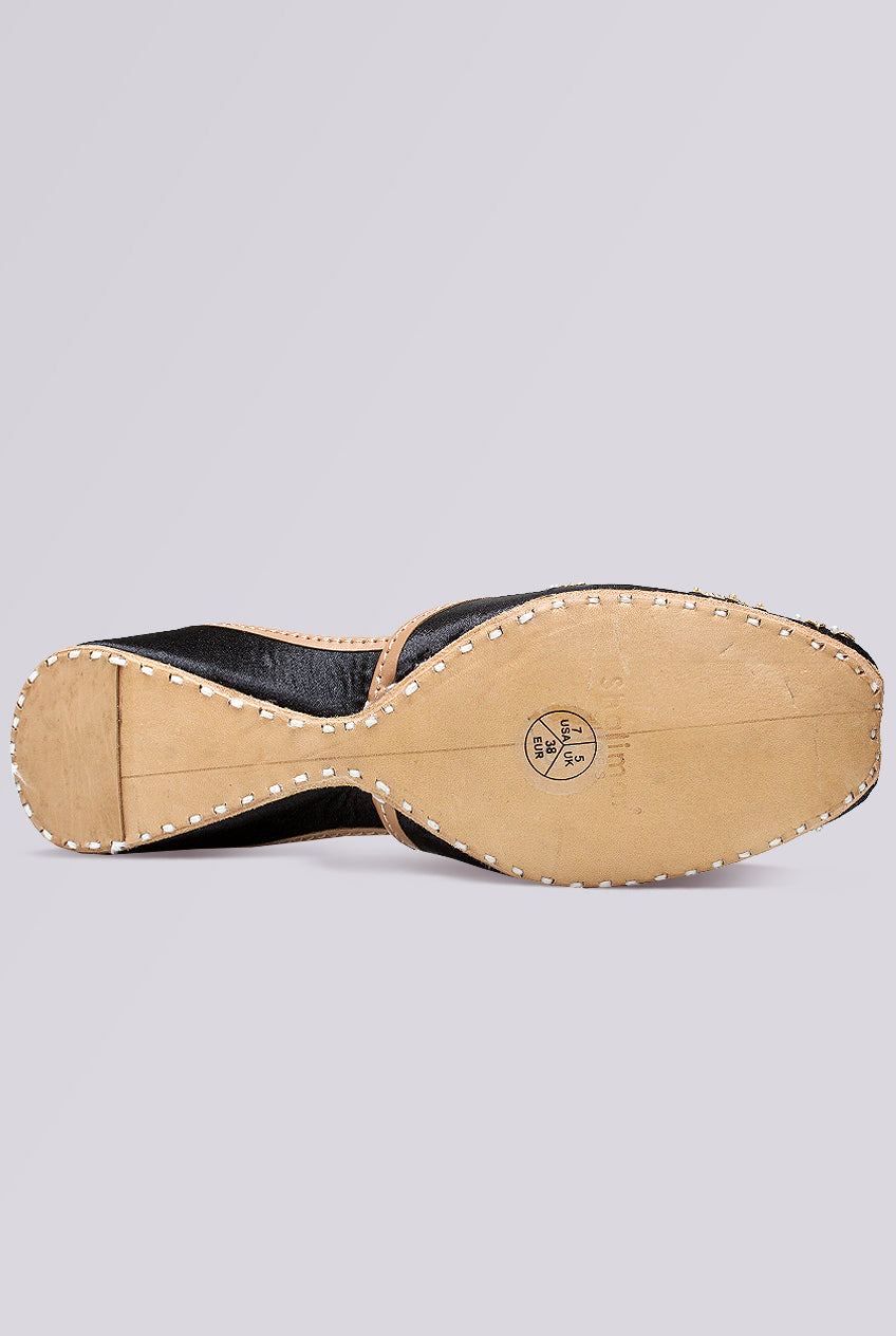 Elysia Pearl Floral Embroidered Khussa