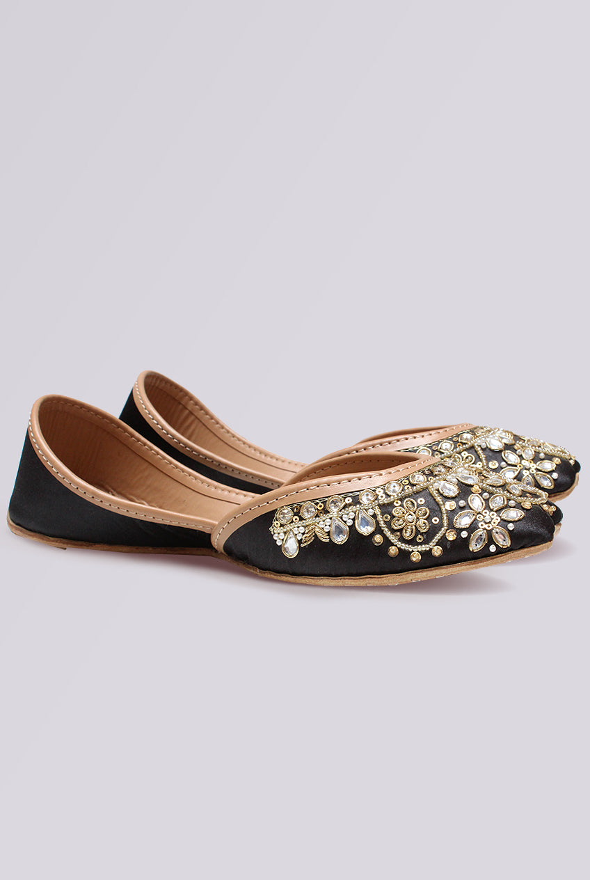 Elysia Pearl Floral Embroidered Khussa
