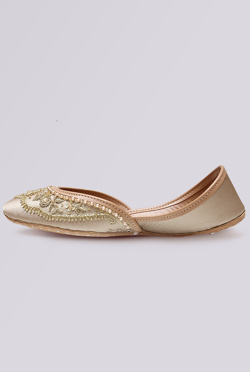 Aufelia Gold Embellished Khussa